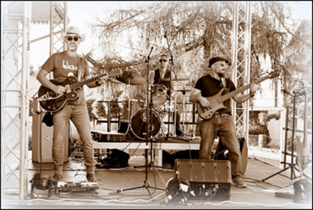 Četrtki 2025 - Strici iz ozadja